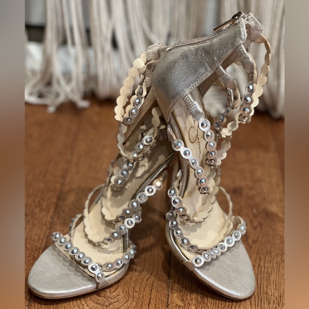 Jessica Simpson, size 8 gold